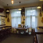 Ctrnactka 招待所 3*