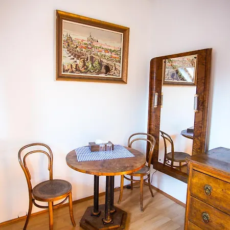 Ctrnactka Pensión 3*